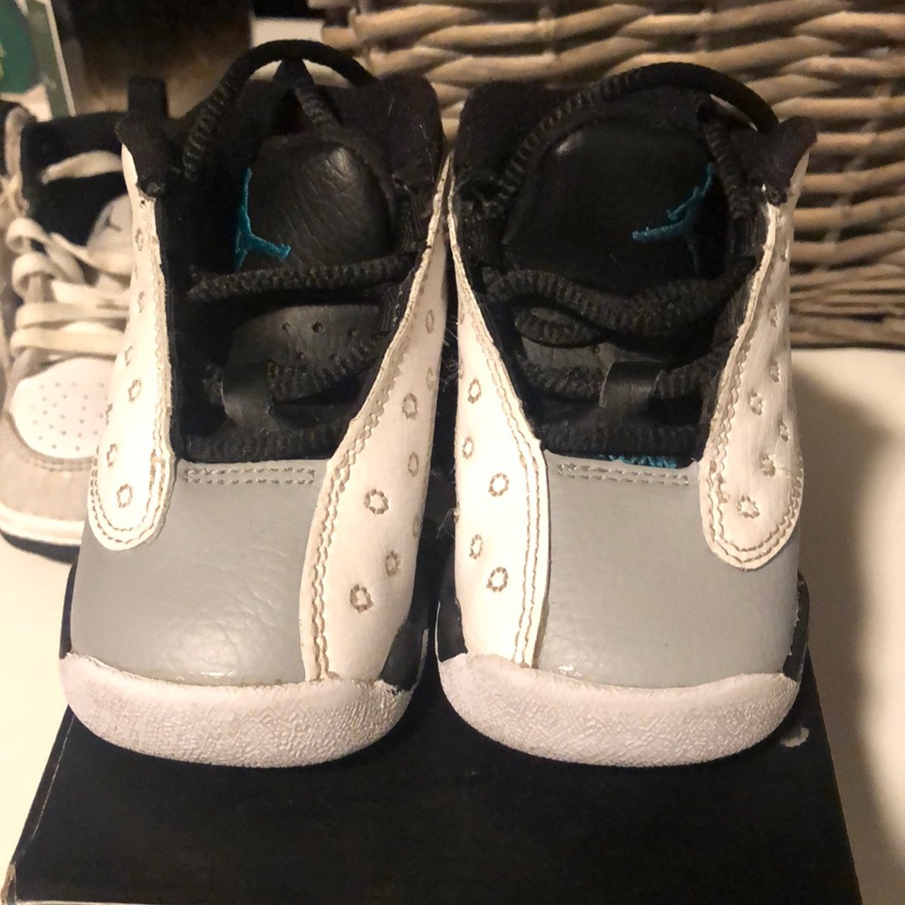 Jordan 13 in white/teal size 3C and white/blk/red